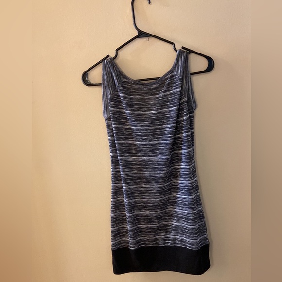 Sleeveless long black/grey/white tunic with cowl neck & elasticized drop waist - Picture 4 of 5